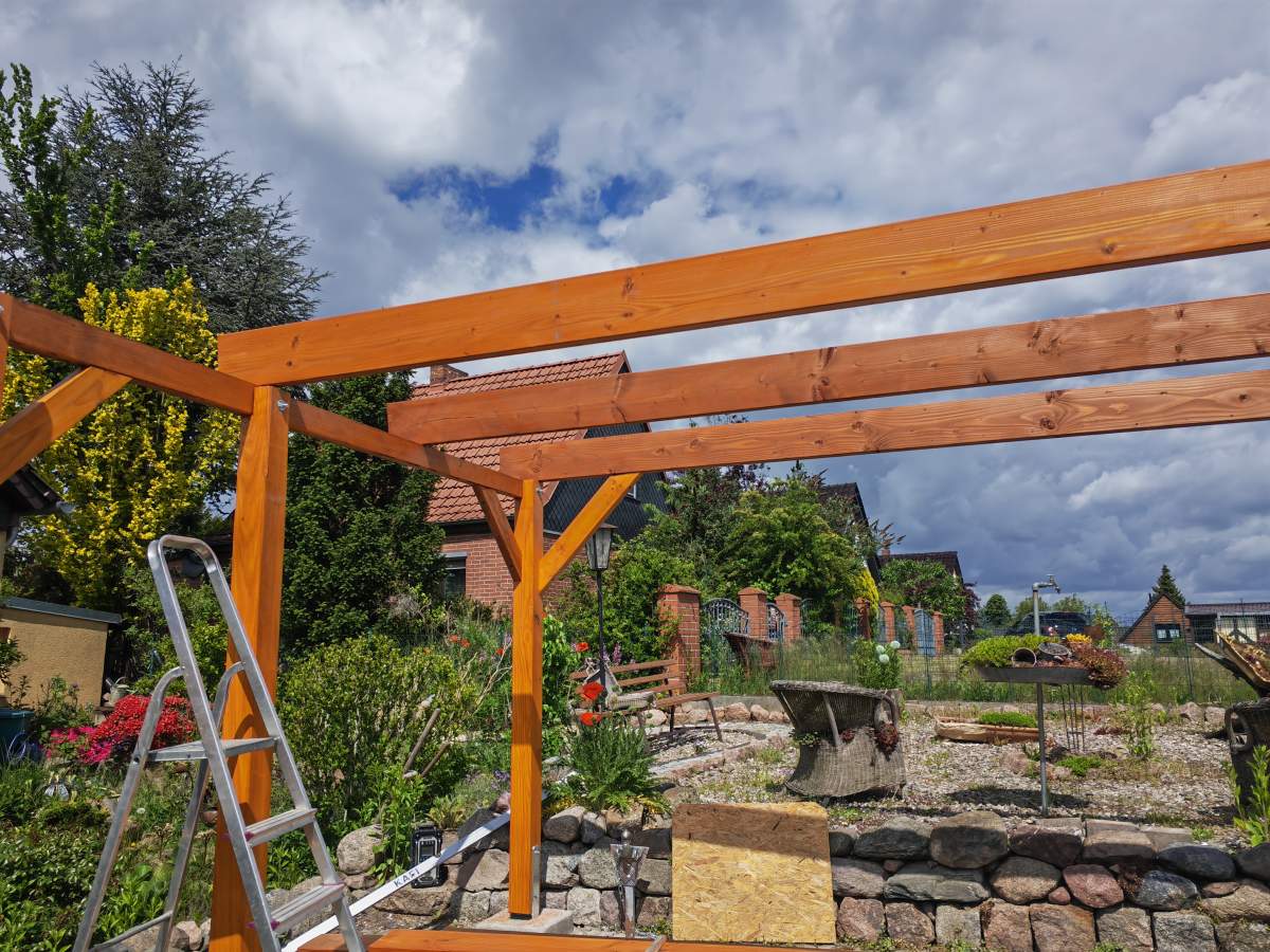 Carport mit Holzkonstruktion in Eberswalde
